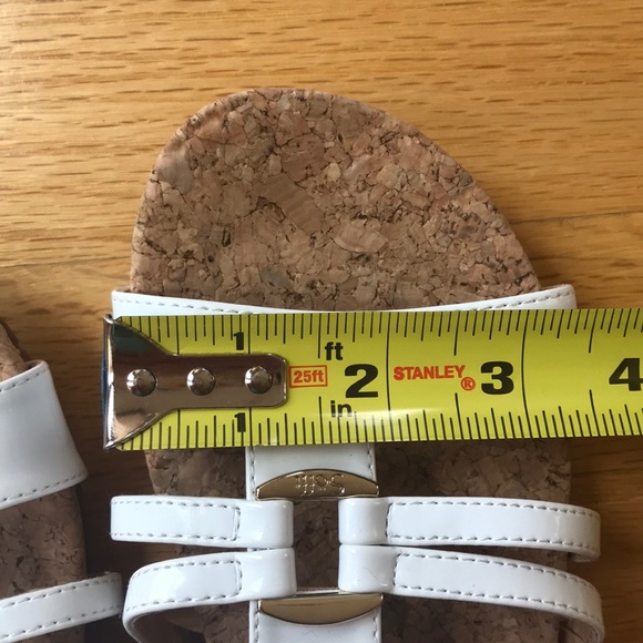 BRAND NEW white Sofft sandals - Picture 4 of 5